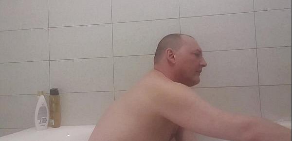  Couple take a shower